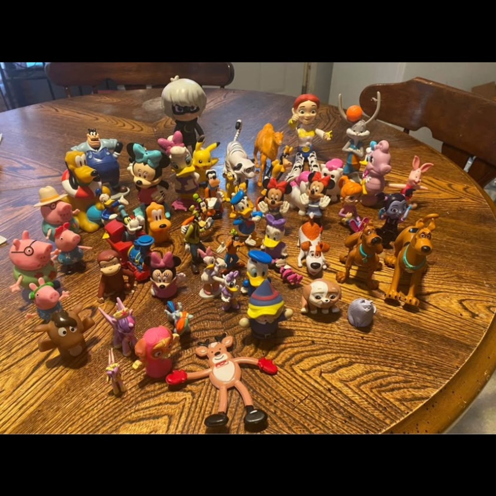 Red and Blue Action Figures Playset